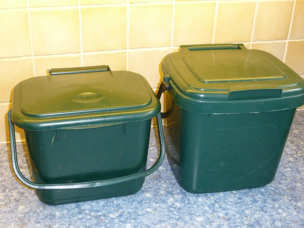 Slate Grey Kitchen Compost Caddy Bin & 50x 6L Compostable Biobag liners 