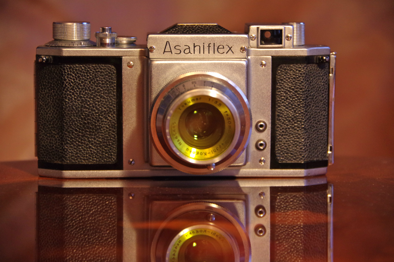 Asahiflex 1952-1957: - www.pentax-slr.com